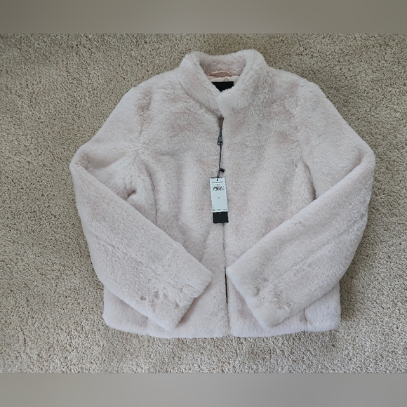 New With Tags Banana Republic Womens Small Blush Pink Soft Faux Fur Coat - Picture 2 of 10